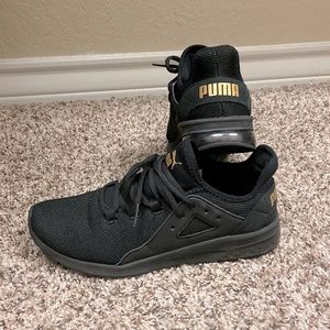 Black Puma sneakers..women’s size 9